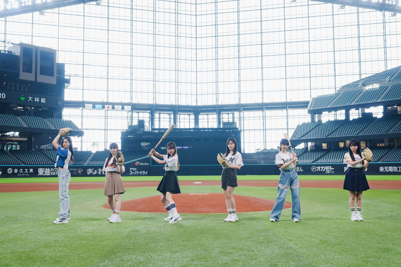 永久保存確定!? 乃木坂野球部がパ・リーグ6球団ユニフォームで「B.L.T.9月号」表紙に初登板！ 中西アルノ、矢田萌華へとつなぐ、乃木坂46グラビア豪華“真夏のクリーンアップ”が完成！