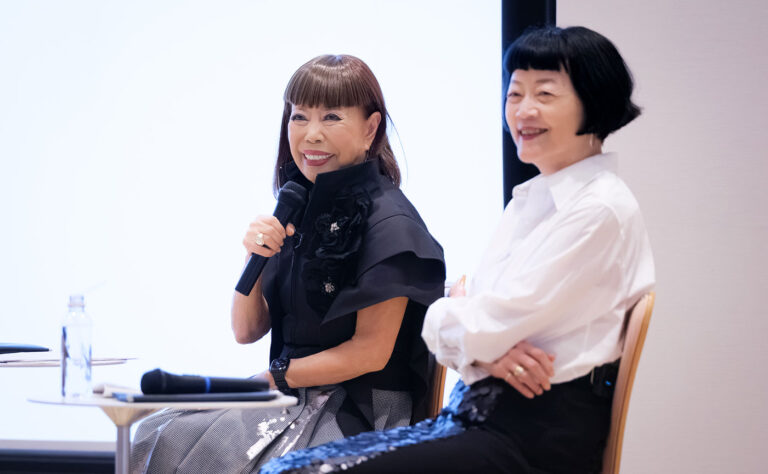コシノヒロコ×小川久美子が語る 衣装・色彩・継承、東京都現代美術館で対談