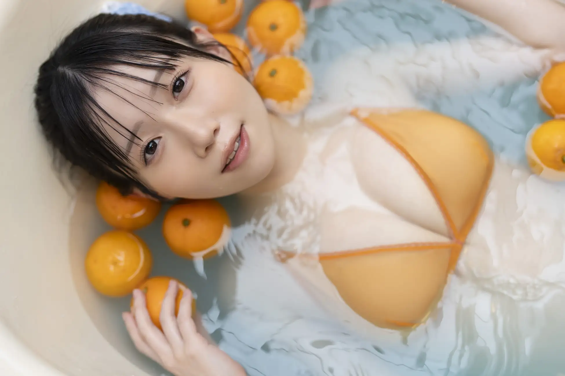 新居歩美、1st写真集『あゆちひとくち』を10月23日発売