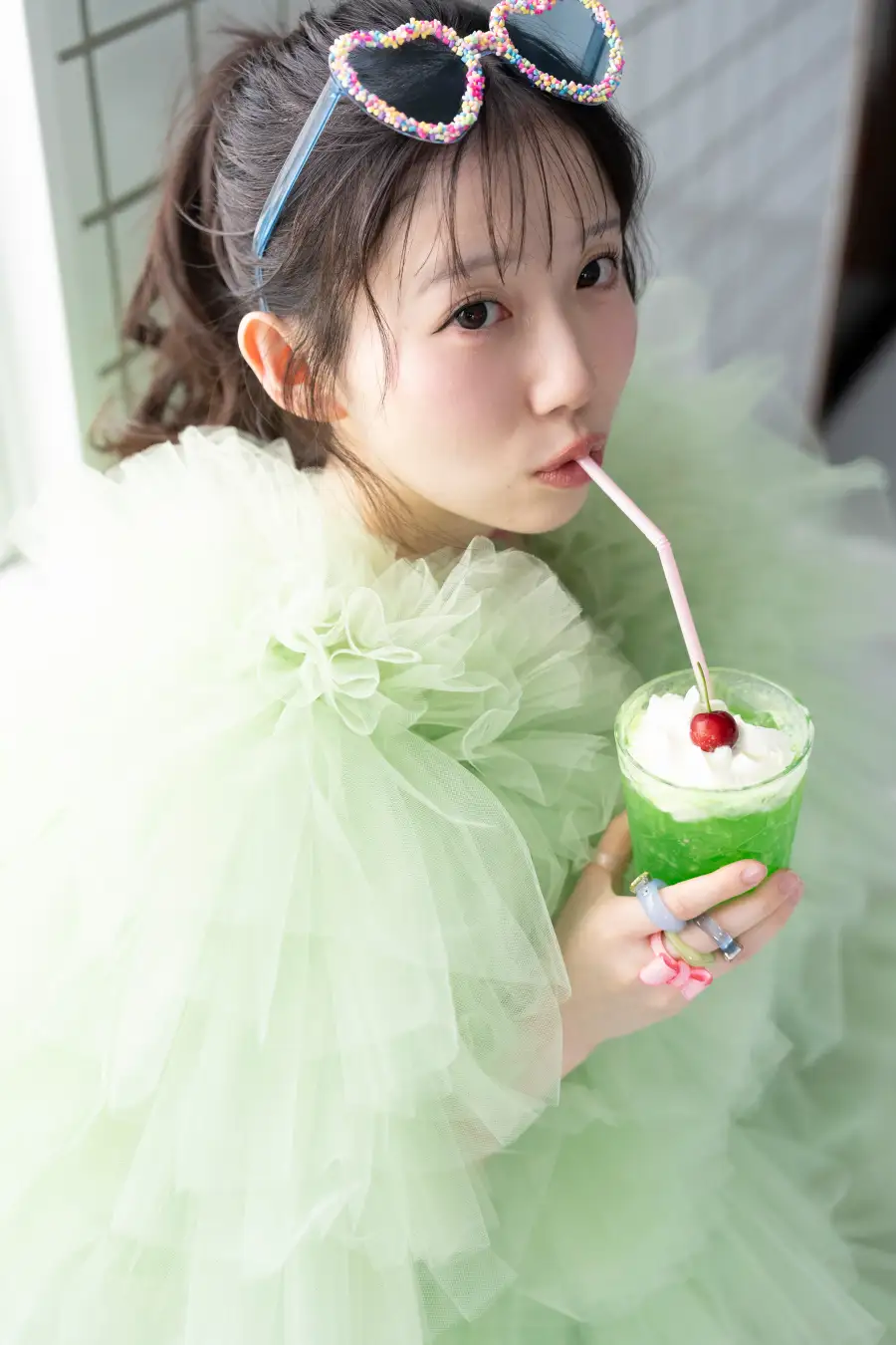 新居歩美、1st写真集『あゆちひとくち』を10月23日発売