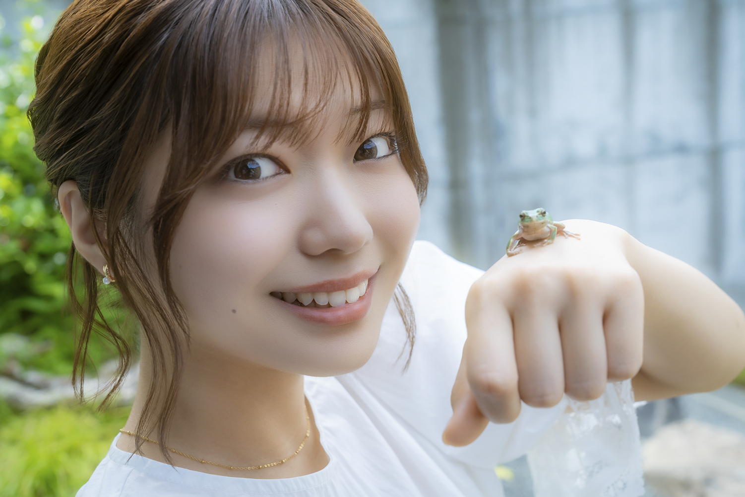 アンジュルム川名凜、1stフォトブック『ケロちゃん カエル大好きノート』刊行