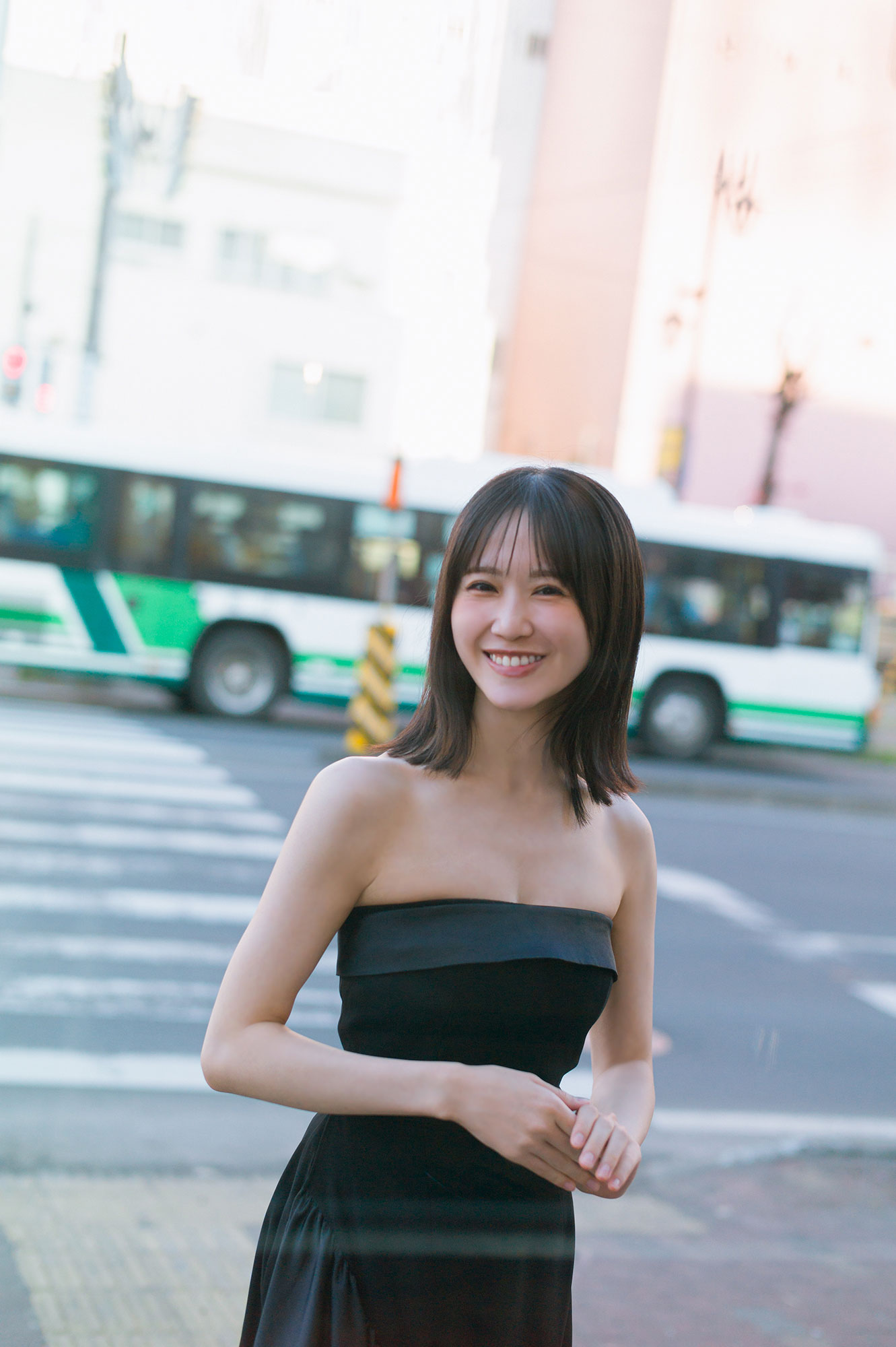 中村舞、北海道ロケの2nd写真集を8月27日発売　先行カット第2弾公開