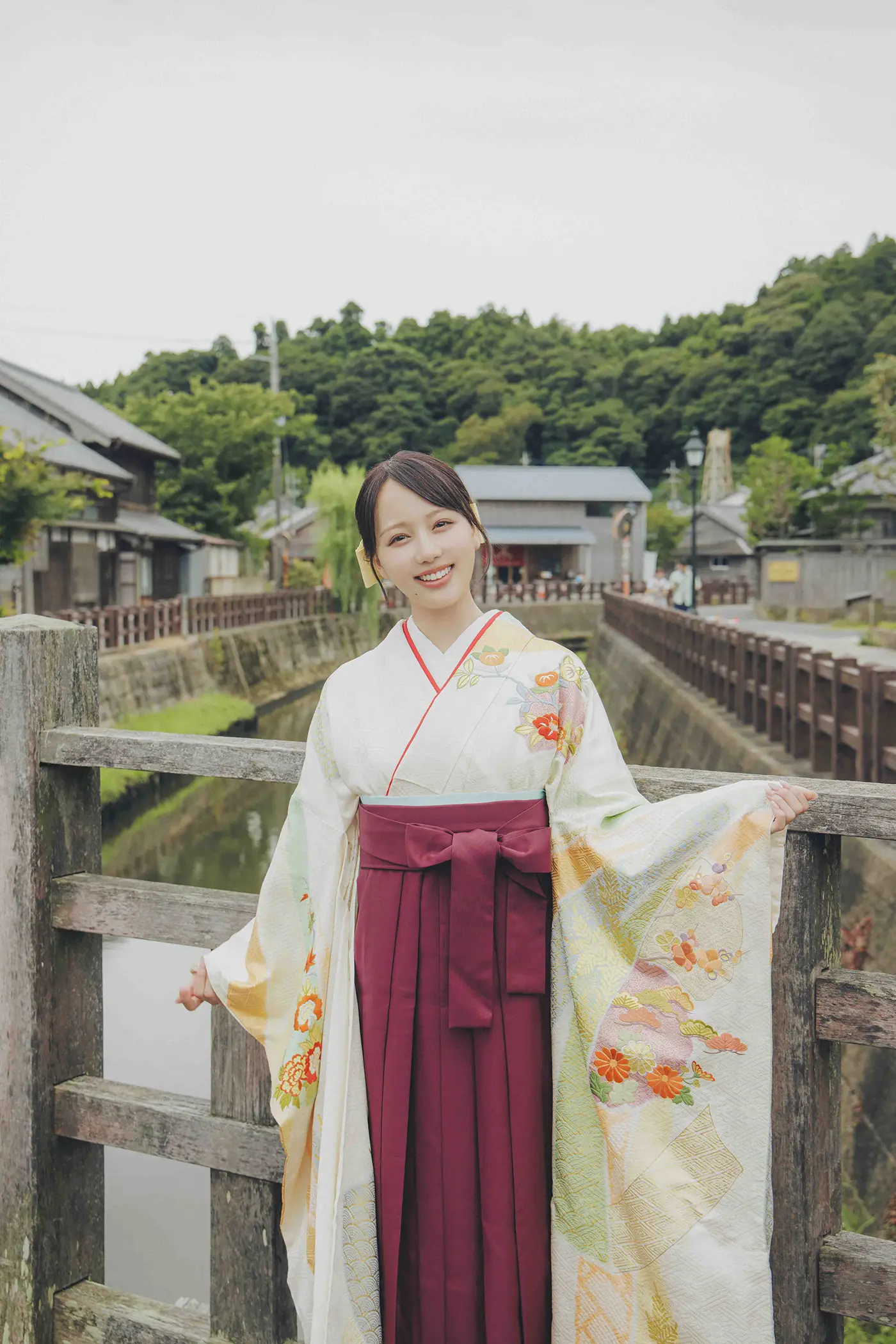 22/7 麻丘真央、卒業記念写真集『ニジの向こう』11月24日発売