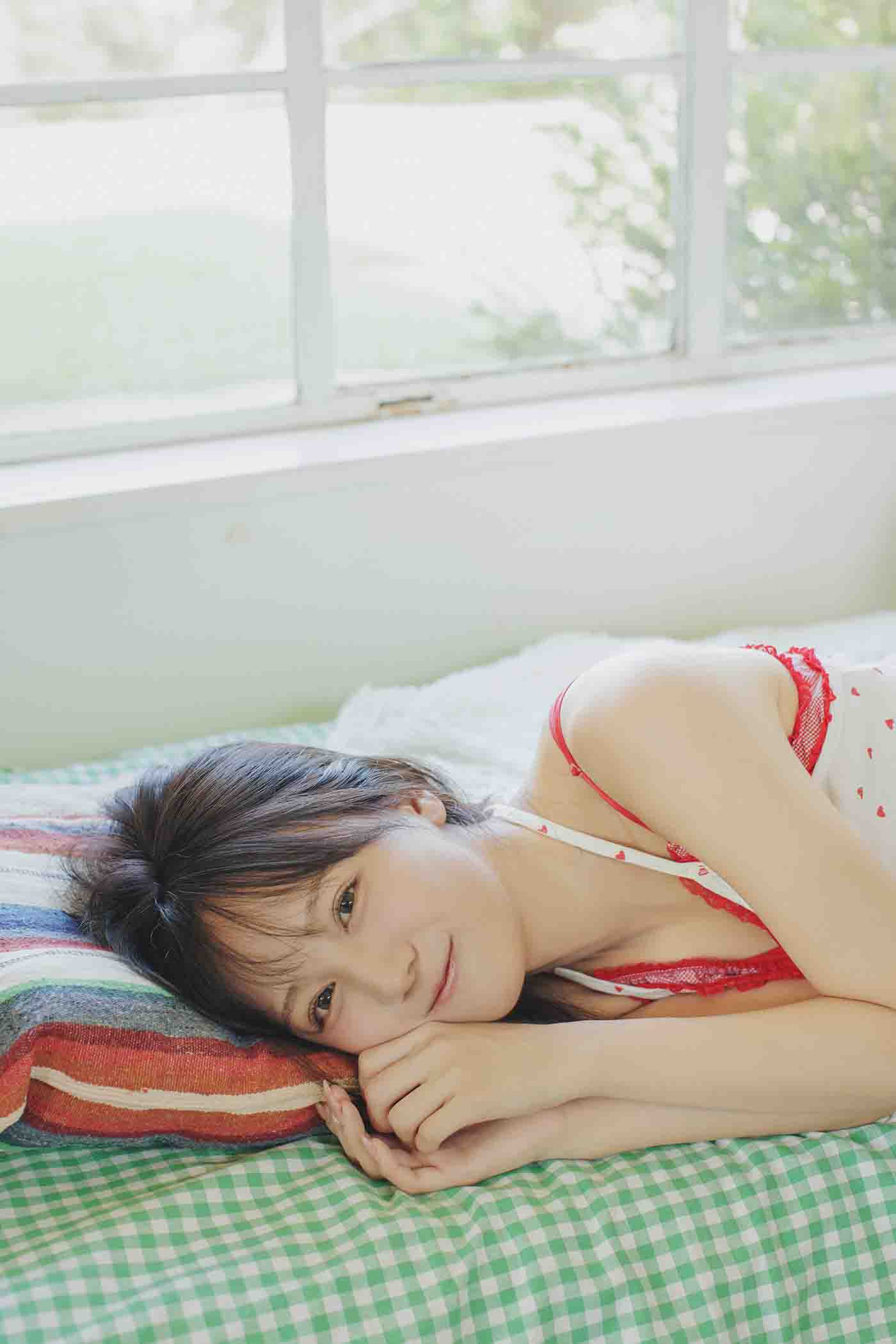 22/7 麻丘真央、卒業記念写真集『ニジの向こう』11月24日発売